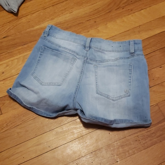 Roll up denim shorts - Picture 2 of 5